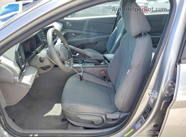 5NPLM4AG6NH083044 2022 HYUNDAI ELANTRA Silver Front interior view