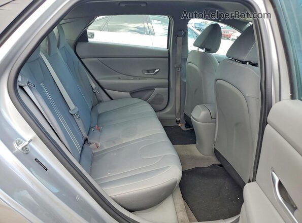 5NPLM4AG6NH083044 2022 HYUNDAI ELANTRA Silver Rear seats view