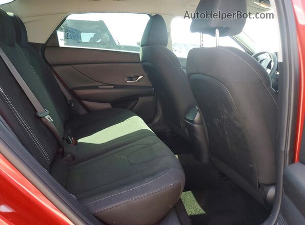5NPLM4AG6PH103750 2023 HYUNDAI ELANTRA Red Widok tylnych siedzeń