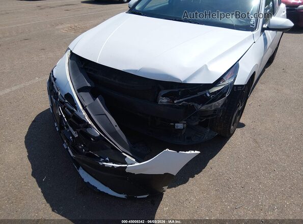 5NPLM4AG7NH059609 2022 HYUNDAI ELANTRA White Widok z przodu