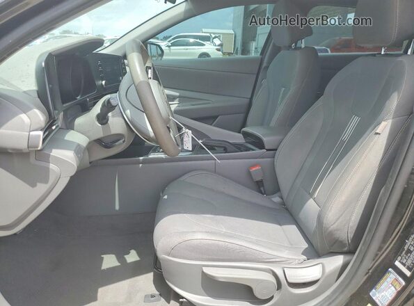 5NPLM4AG7PH091155 2023 HYUNDAI ELANTRA Черный Вид салона спереди