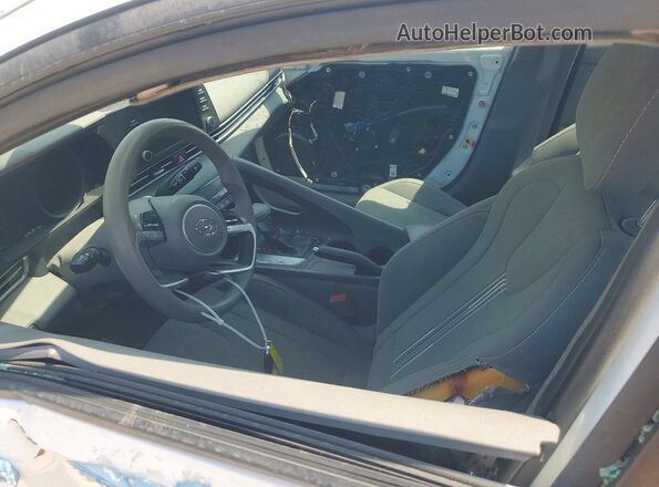 5NPLM4AG8MH022597 2021 HYUNDAI ELANTRA White 