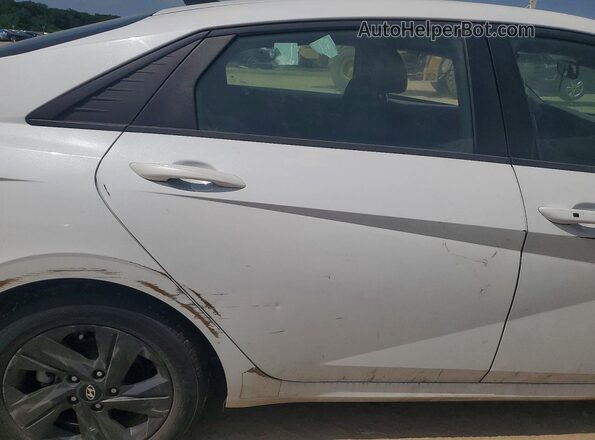 5NPLM4AG8MH022597 2021 HYUNDAI ELANTRA White 