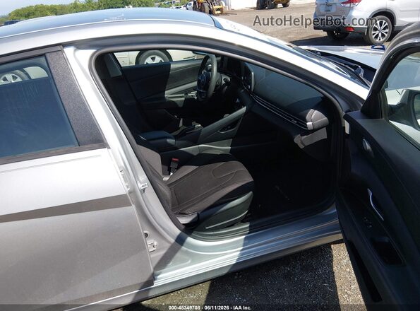 5NPLM4AG9MH006392 2021 HYUNDAI ELANTRA Silver Widok wnętrza z przodu
