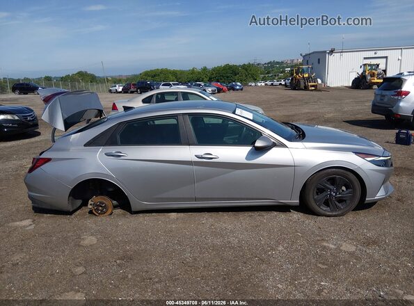 5NPLM4AG9MH006392 2021 HYUNDAI ELANTRA Silver Widok wnętrza z tyłu