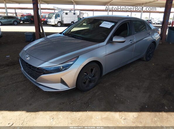 5NPLM4AG9MH052241 2021 HYUNDAI ELANTRA Silver წინა მარცხენა ხედი სამი მეოთხედიდან