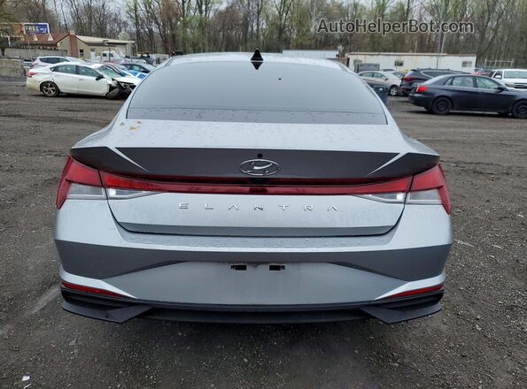 5NPLM4AG9NH080073 2022 HYUNDAI ELANTRA Silver Rear view