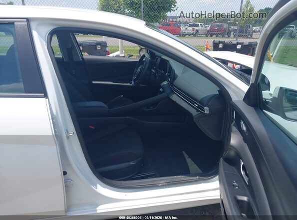 5NPLM4AG9PH088841 2023 HYUNDAI ELANTRA White წინა სალონის ხედი