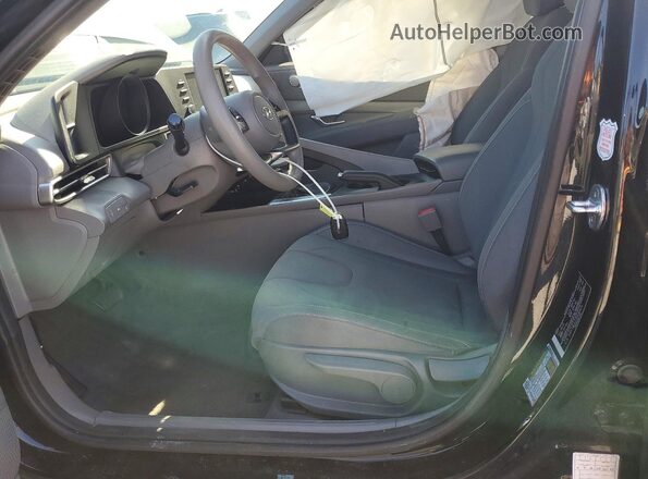 5NPLM4AG9PH103676 2023 HYUNDAI ELANTRA Черный Вид салона спереди