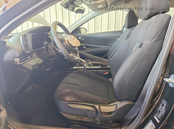 5NPLM4AGXPH091733 2023 HYUNDAI ELANTRA Черный Вид салона спереди