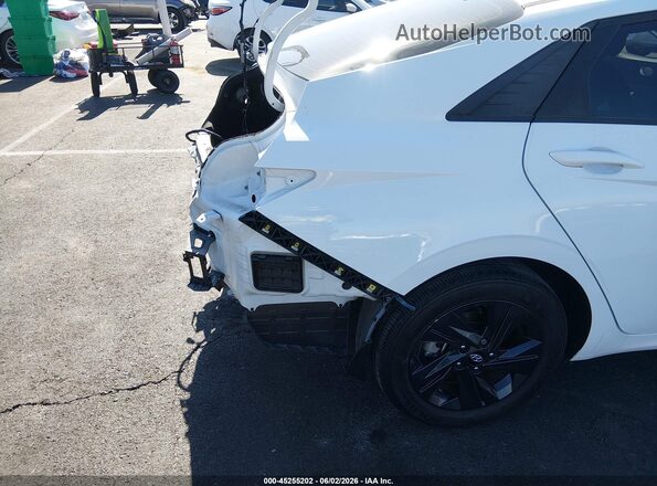 5NPLM4AGXPH118476 2023 HYUNDAI ELANTRA White Front view
