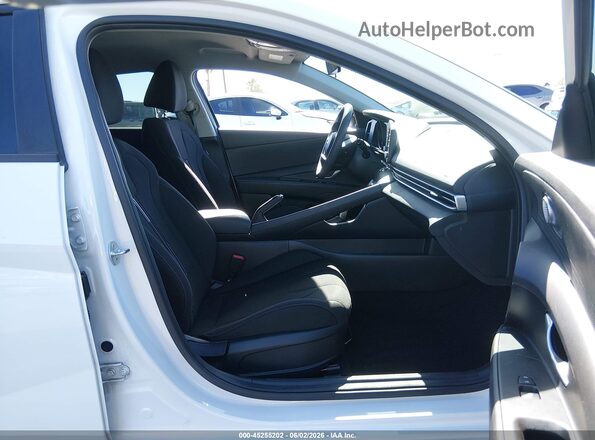 5NPLM4AGXPH118476 2023 HYUNDAI ELANTRA White Front interior view