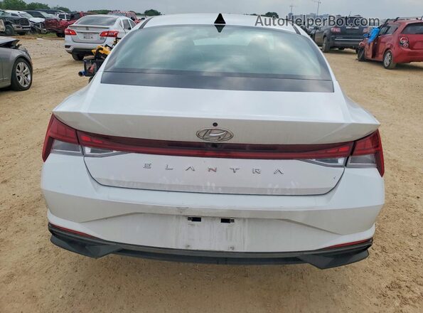 5NPLN4AG0MH026558 2021 HYUNDAI ELANTRA Белый Вид сзади