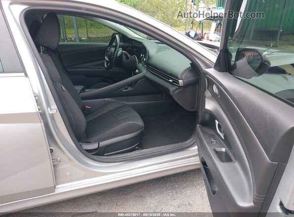 5NPLN4AG1MH035575 2021 HYUNDAI ELANTRA Silver Սալոնի դիմացի տեսք