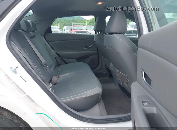 5NPLN4AG1NH056489 2022 HYUNDAI ELANTRA White Widok naklejki z numerem VIN