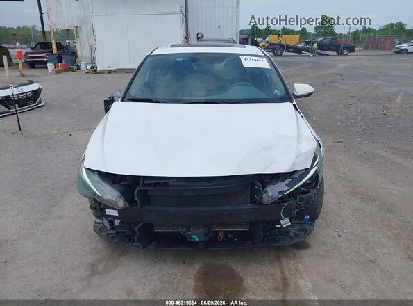 5NPLN4AG1NH056489 2022 HYUNDAI ELANTRA White Widok wnętrza z tyłu