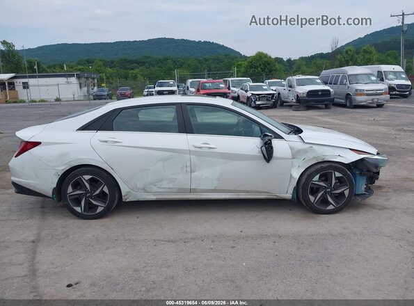 5NPLN4AG1NH056489 2022 HYUNDAI ELANTRA White Widok wnętrza 360 stopni