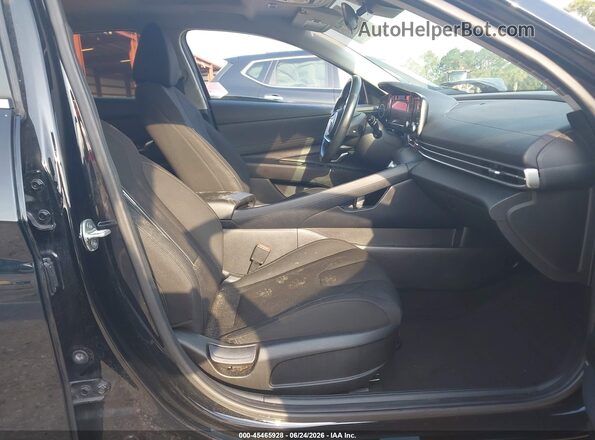 5NPLN4AG1NH058825 2022 HYUNDAI ELANTRA Black Widok wnętrza z przodu