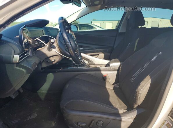 5NPLN4AG7NH070039 2022 HYUNDAI ELANTRA Silver 