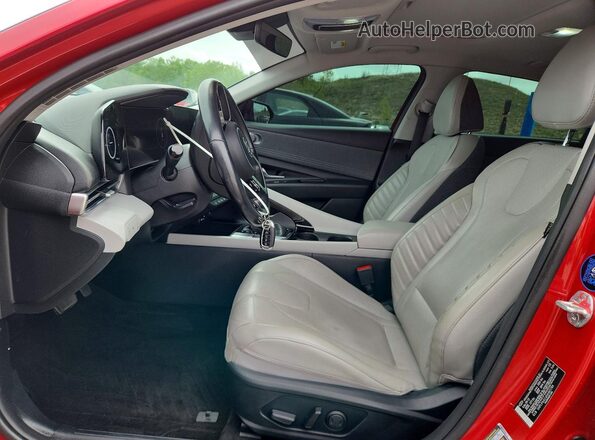 5NPLP4AG6NH077784 2022 HYUNDAI ELANTRA Красный Вид салона спереди