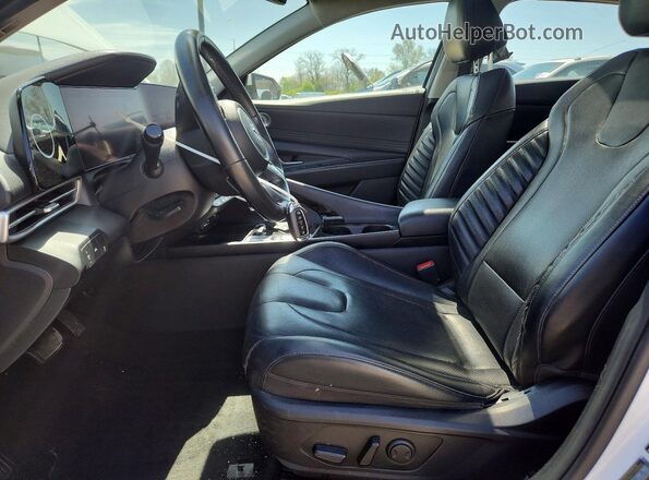 5NPLP4AG8PH105720 2023 HYUNDAI ELANTRA White Front interior view