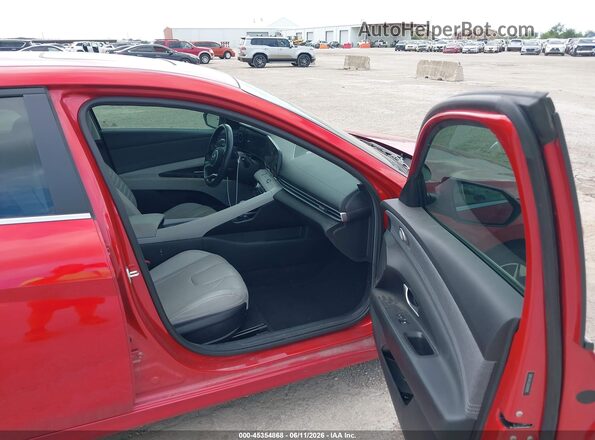 5NPLP4AGXNH059045 2022 HYUNDAI ELANTRA Red Widok wnętrza z przodu