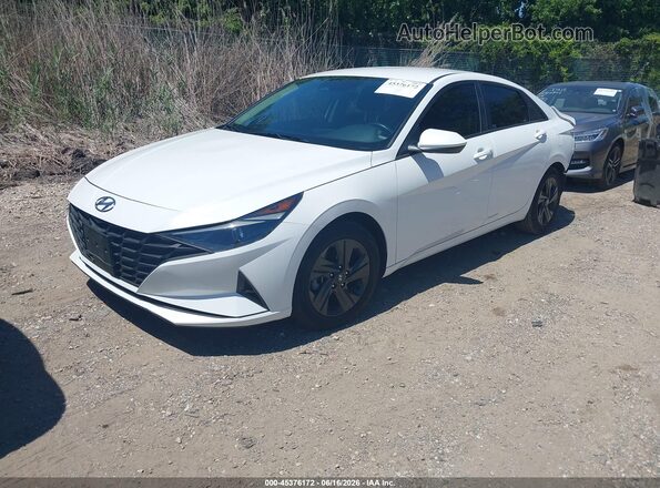 5NPLS4AG1NH058977 2022 HYUNDAI ELANTRA White წინა მარცხენა ხედი სამი მეოთხედიდან