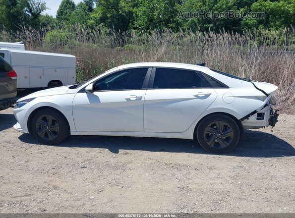 5NPLS4AG1NH058977 2022 HYUNDAI ELANTRA White 