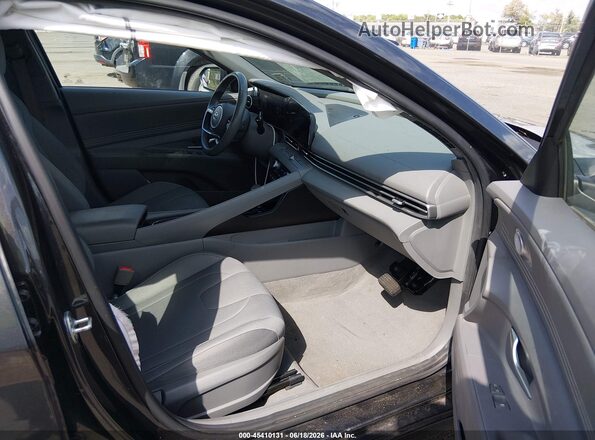 5NPLS4AG2PH090694 2023 HYUNDAI ELANTRA Gray Вид салону спереду