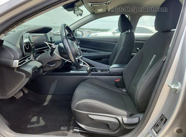 5NPLS4AG3NH056325 2025 HYUNDAI ELANTRA Silver Սալոնի դիմացի տեսք