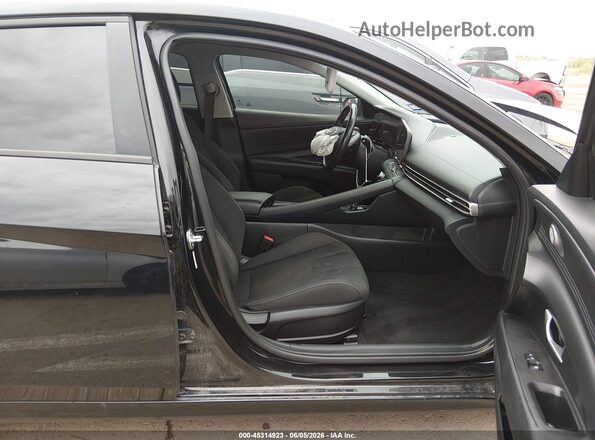 5NPLS4AG4PH105793 2023 HYUNDAI ELANTRA Black Widok wnętrza z przodu