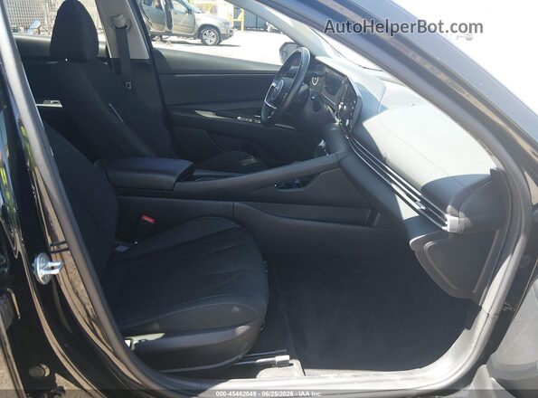 5NPLS4AG5NH056312 2022 HYUNDAI ELANTRA Черный Вид салона спереди