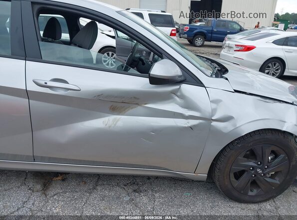 5NPLS4AG5NH075409 2022 HYUNDAI ELANTRA Silver Դիմացի տեսք