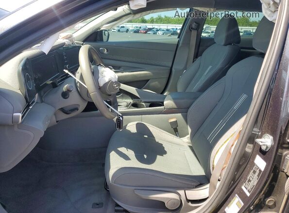 5NPLS4AG6NH082305 2022 HYUNDAI ELANTRA Угольный Вид салона спереди