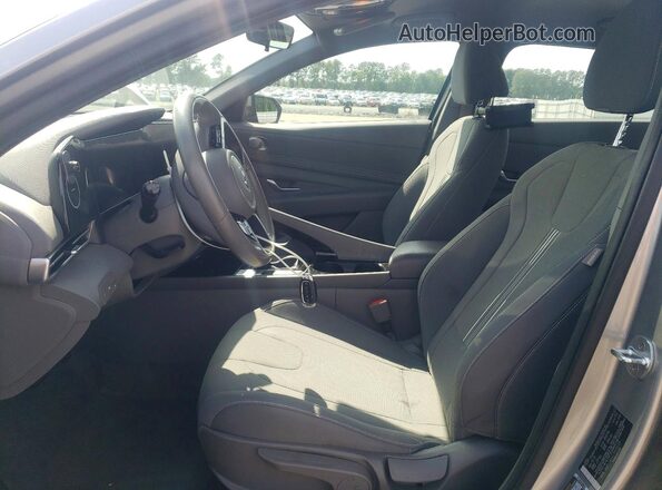 5NPLS4AG7PH115329 2023 HYUNDAI ELANTRA Silver Front interior view