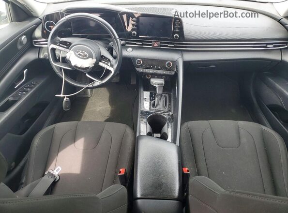 5NPLS4AG8NH053887 2022 HYUNDAI ELANTRA White Dashboard view