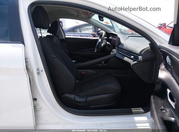 5NPLS4AG8PH108812 2023 HYUNDAI ELANTRA White Vista interior delantera