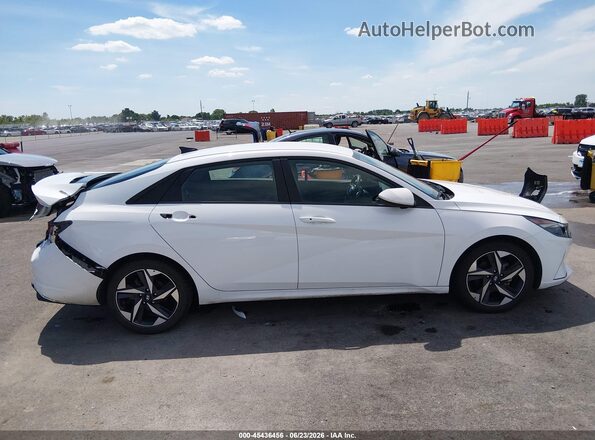5NPLS4AG8PH108812 2023 HYUNDAI ELANTRA White Vista interior trasera