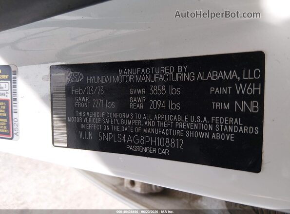 5NPLS4AG8PH108812 2023 HYUNDAI ELANTRA White Vista del compartimento del motor