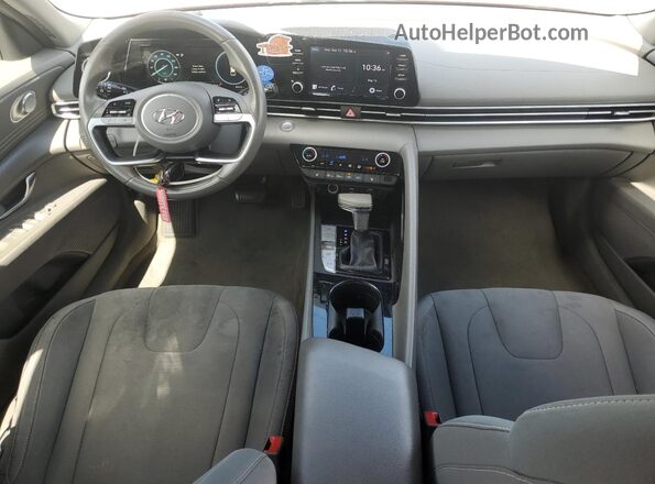 5NPLS4AG9MH042010 2021 HYUNDAI ELANTRA Красный Вид панели приборов