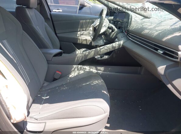 5NPLS4AG9PH107832 2023 HYUNDAI ELANTRA Gray Front interior view
