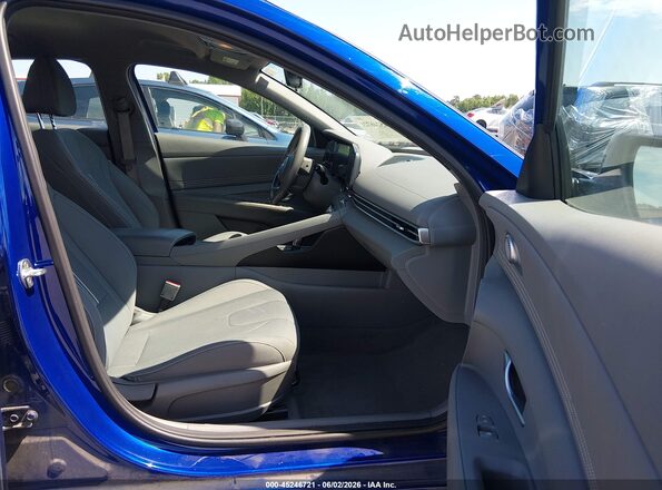 5NPLS4AGXPH091611 2023 HYUNDAI ELANTRA Синий Вид салона спереди
