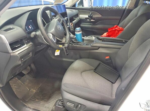 5TDAAAA54TS042917 2026 TOYOTA GRAND White Vista interior delantera