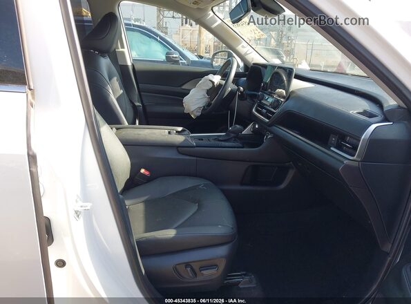 5TDAAAA58SS025133 2025 TOYOTA GRAND HIGHLANDER White Front interior view