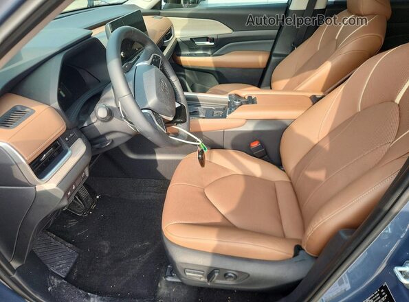 5TDAAAB52TS105379 2026 TOYOTA GRAND Blue Вид салону спереду