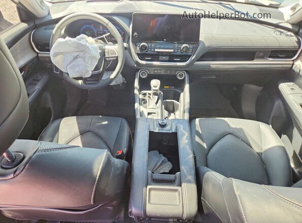 5TDAAAB53TS120456 2026 TOYOTA GRAND Серый Вид панели приборов