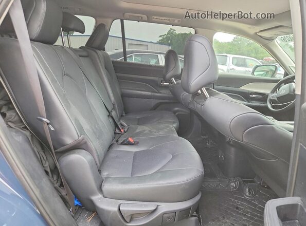 5TDAAAB55RS068627 2024 TOYOTA GRAND Gray Սալոնի հետևի տեսք