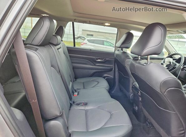 5TDAAAB57TS115745 2026 TOYOTA GRAND Gray Սալոնի հետևի տեսք