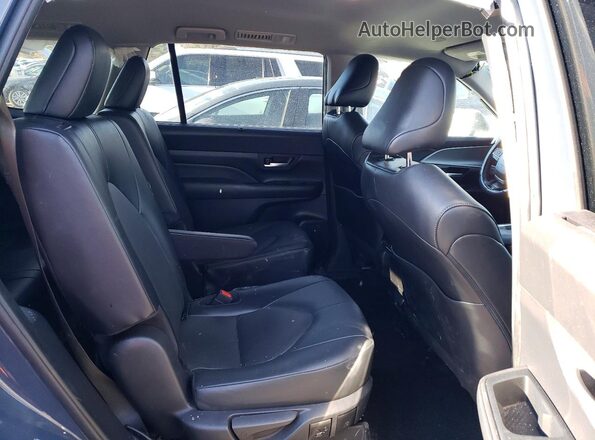 5TDAAAB59RS033251 2024 TOYOTA GRAND Gray Vista interior trasera