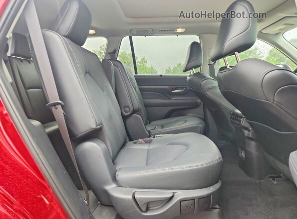 5TDAAAB5XTS120969 2026 TOYOTA GRAND Red უკანა სალონის ხედი